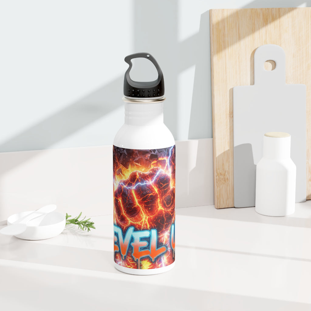 Bottiglia d’acqua inox bianca con tappo nero e grafica fiamme su piano