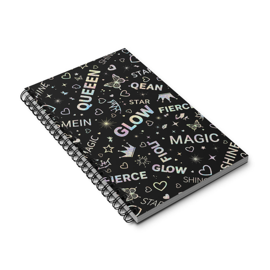 Quaderno con copertina nera, scritte QUEEN e GLOW e motivi di stelle, cuori e farfalle