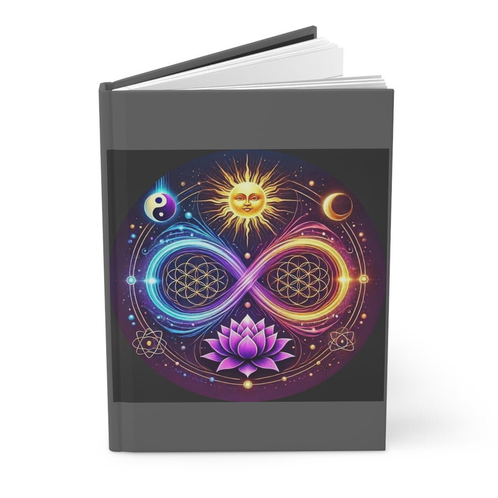 Quaderno rigido opaco scuro con copertina grafica mistica e pagine parzialmente visibili.