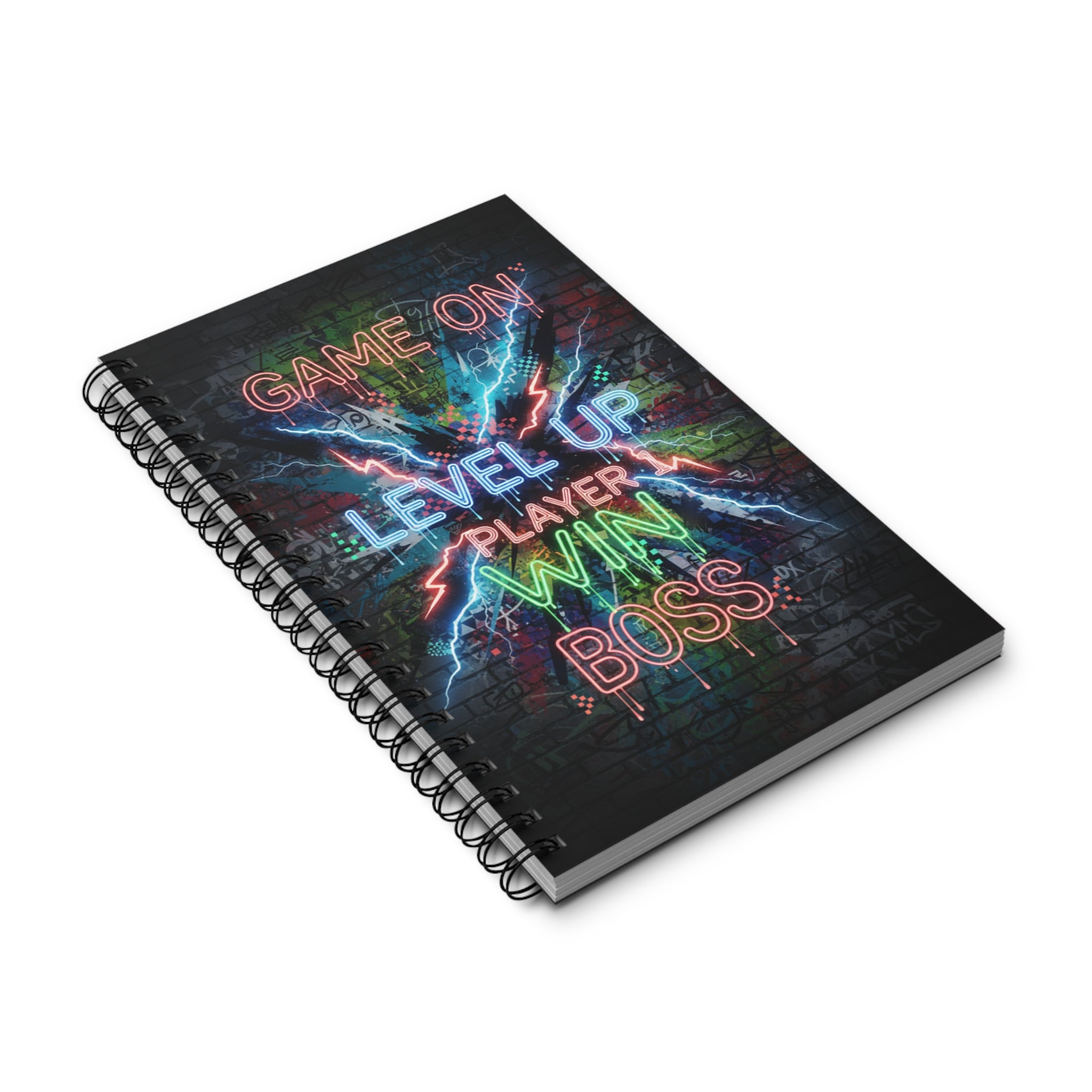 Quaderno a spirale nero stampato “GAME ON LEVEL UP PLAYER WIN BOSS”, vista laterale