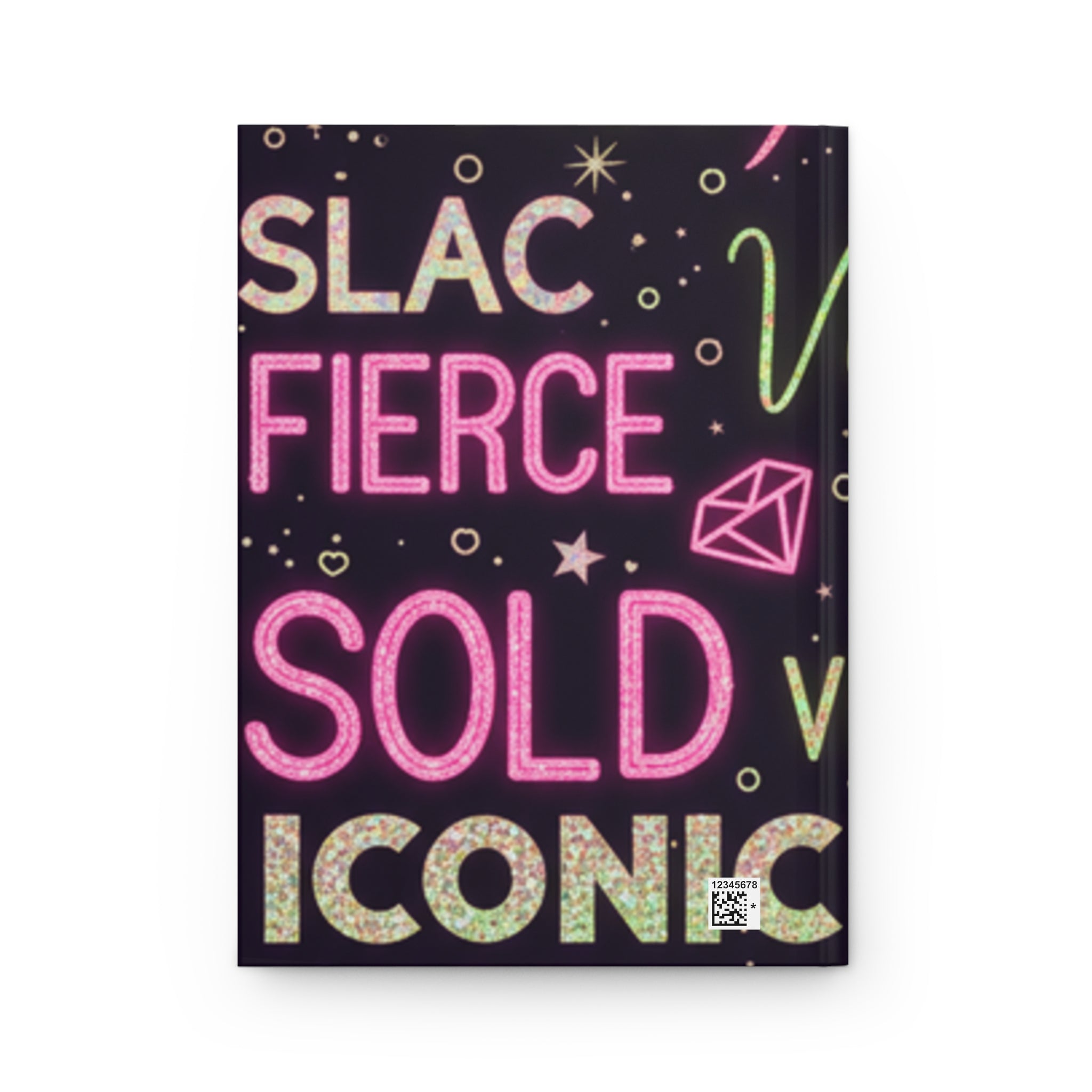 Diario rigido opaco con copertina scura e scritte multicolori “SLAC FIERCE SOLID ICONIC”.