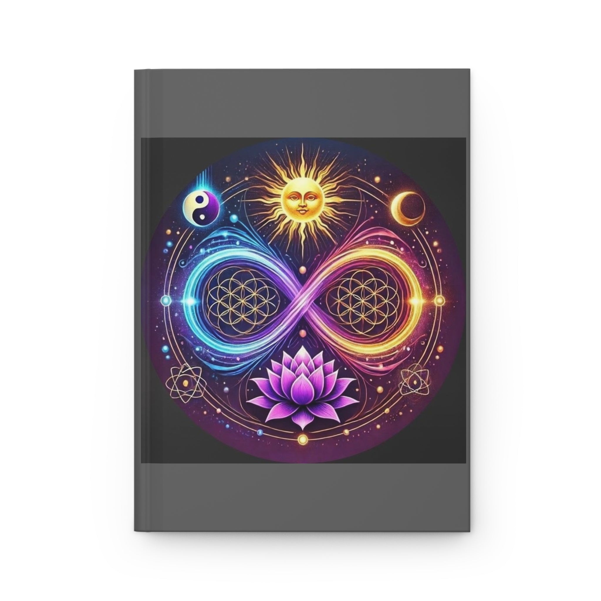 Quaderno rigido opaco con copertina scura e grafica mistica a loto e sole.