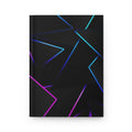 Quaderno hardcover nero opaco con grafica astratta blu e rosa.