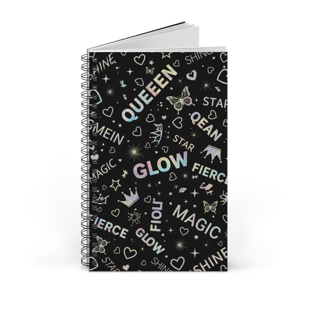 Quaderno con copertina nera e motivo QUEEN, farfalla e stelle con scritte GLOW, MAGIC