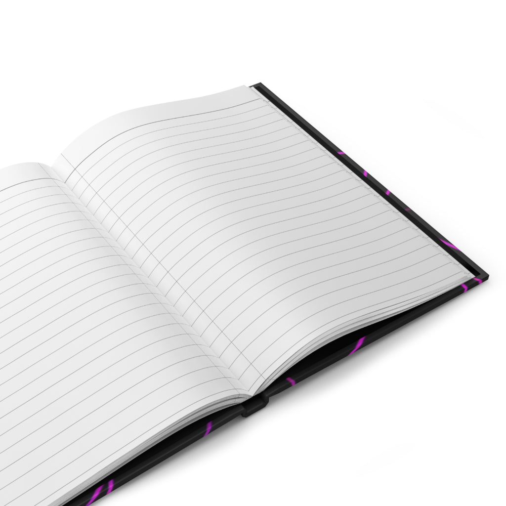 Quaderno hardcover aperto con pagine bianche rigate e copertina nera.