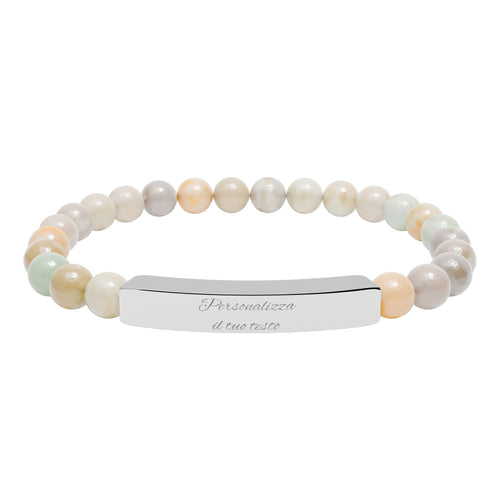 Bracciale in pietre naturali chiare con targhetta d’acciaio e incisione