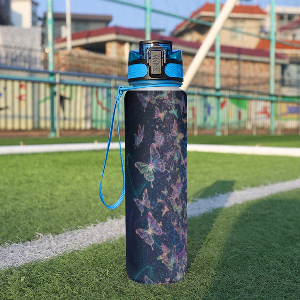 Borraccia sportiva da 32 oz con stampa farfalle multicolore e coperchio blu, vista laterale