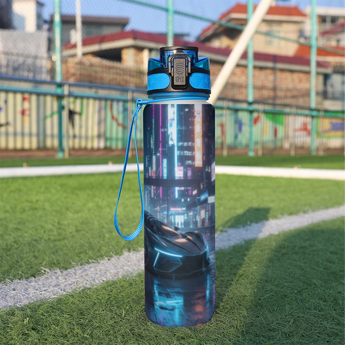 Borraccia sportiva 32oz blu con grafica città e auto, tappo blu e laccio