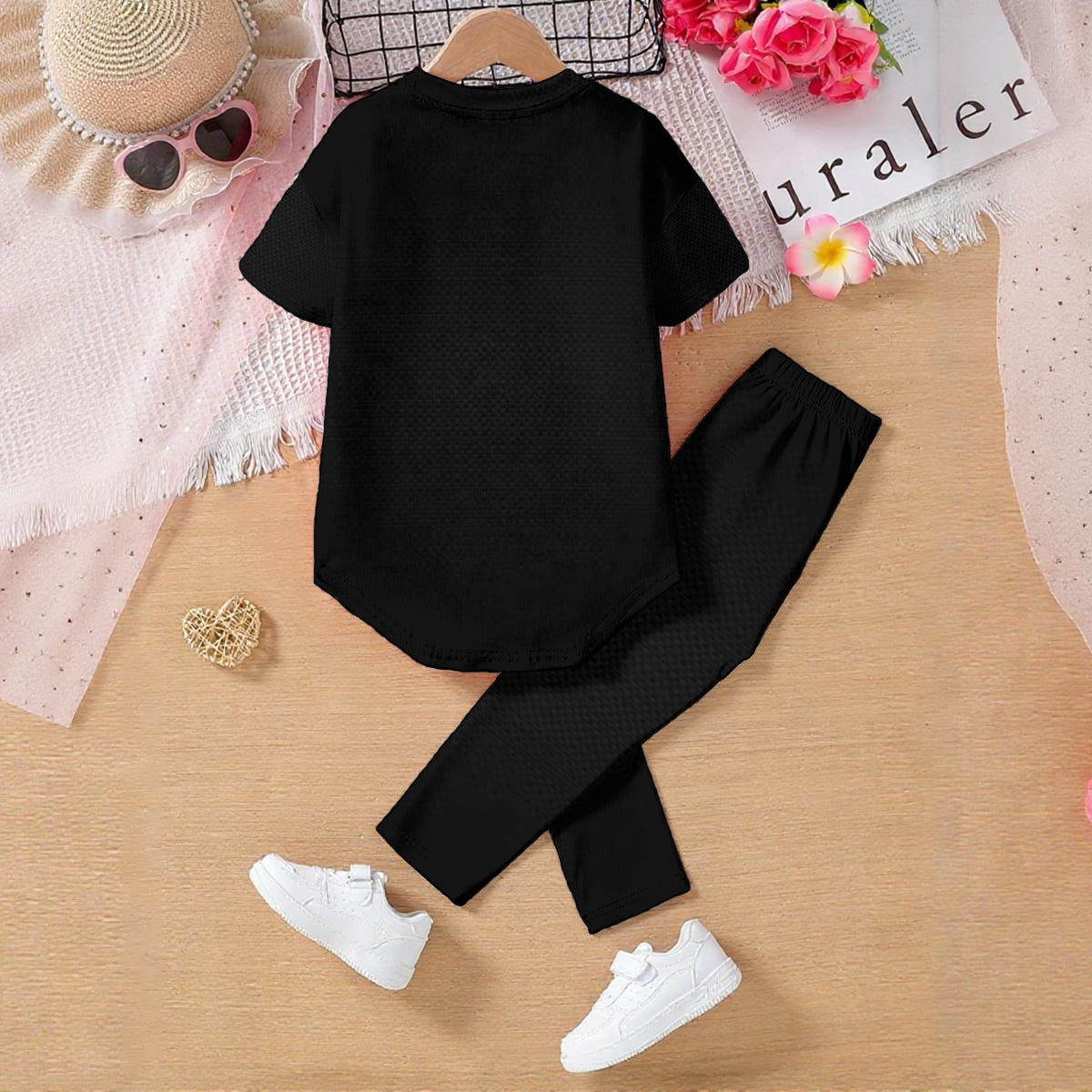 Tuta bambino: maglietta nera tinta unita e pantaloni neri