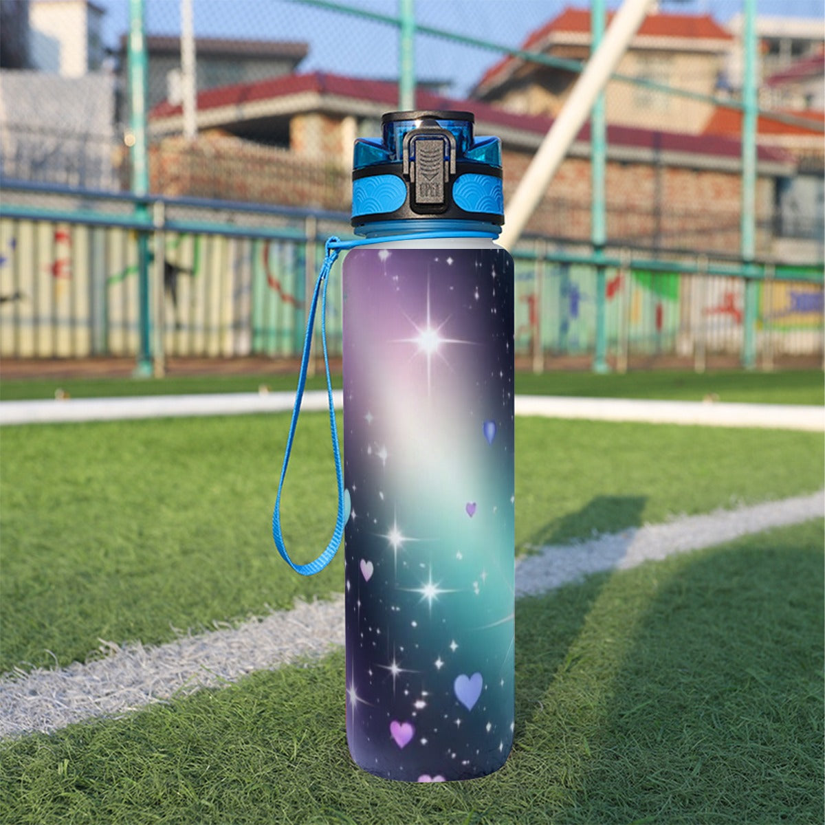 Borraccia sportiva 32 oz viola con manico blu, cuori e bagliori sul fronte
