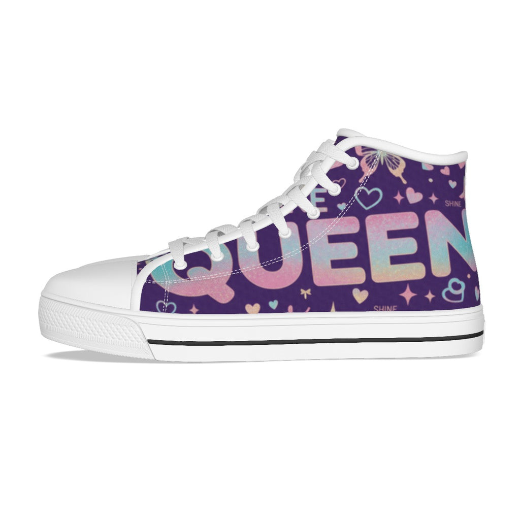 Scarpe canvas bambina alte viola con scritte decorative e lacci bianchi, suola bianca.