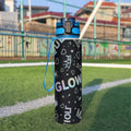 32 oz spor su şişesi, siyah yıldızlı desenli; mavi kapak ve bileklik