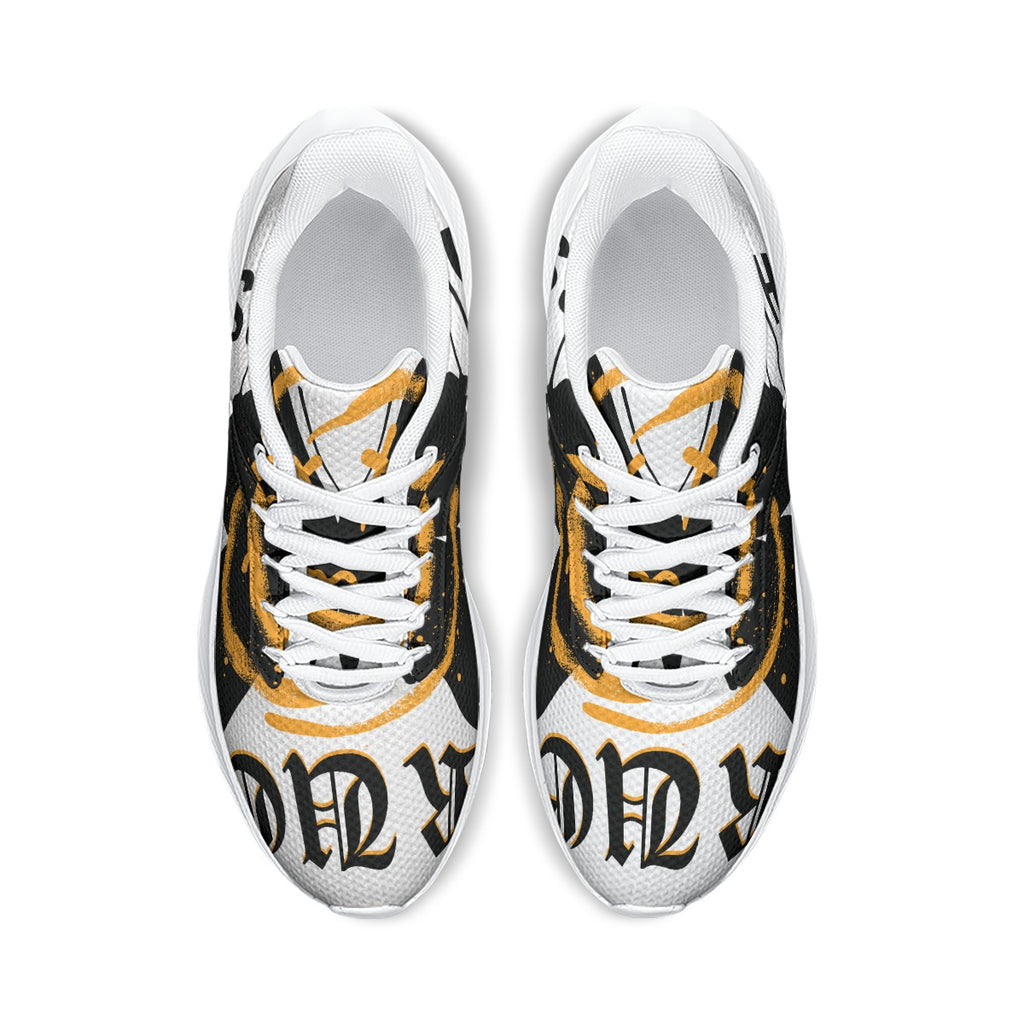 Scarpe da running uomo bianche con dettagli neri e arancioni, stringhe.