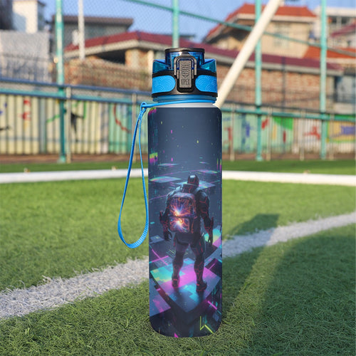 Borraccia sportiva 32oz blu scuro con grafica futuristica, tappo blu e cinturino