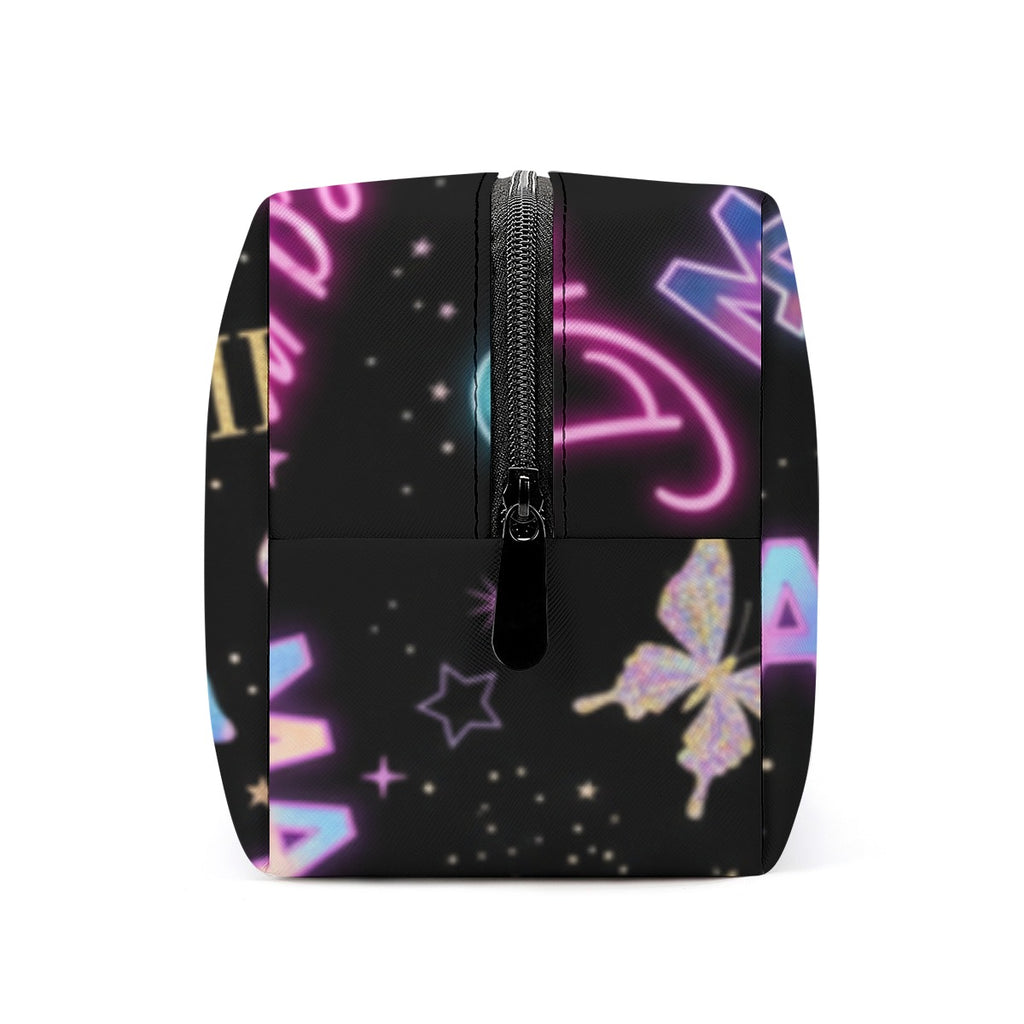 Borsa cosmetici in similpelle nera con zip centrale e stampa stelle, farfalle e fiori