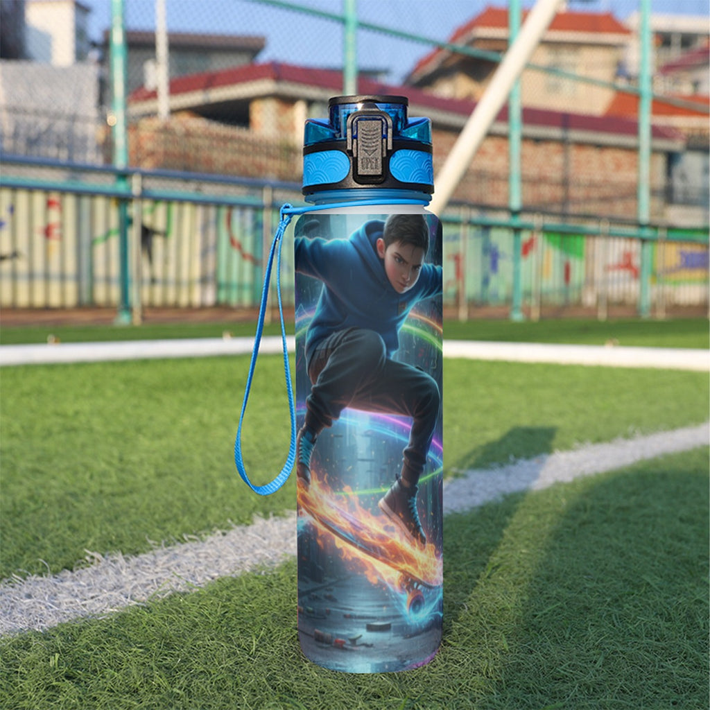 32 oz spor su şişesi, mavi kapaklı askılı; renkli uzay desenli