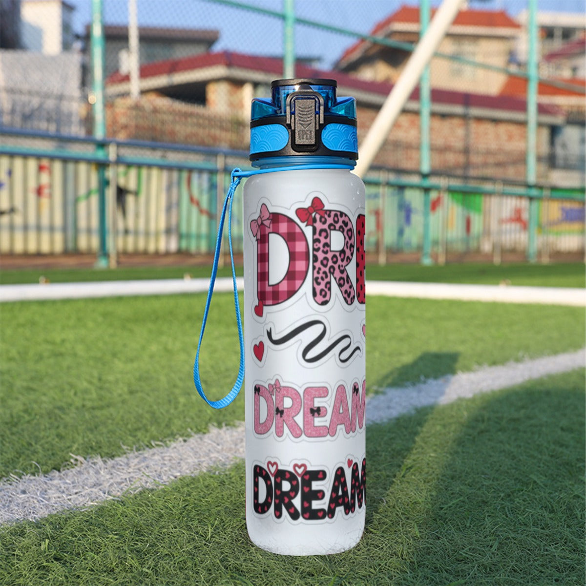 Borraccia sportiva bianca da 32 oz con tappo blu, cordino e lettere DREAM grandi