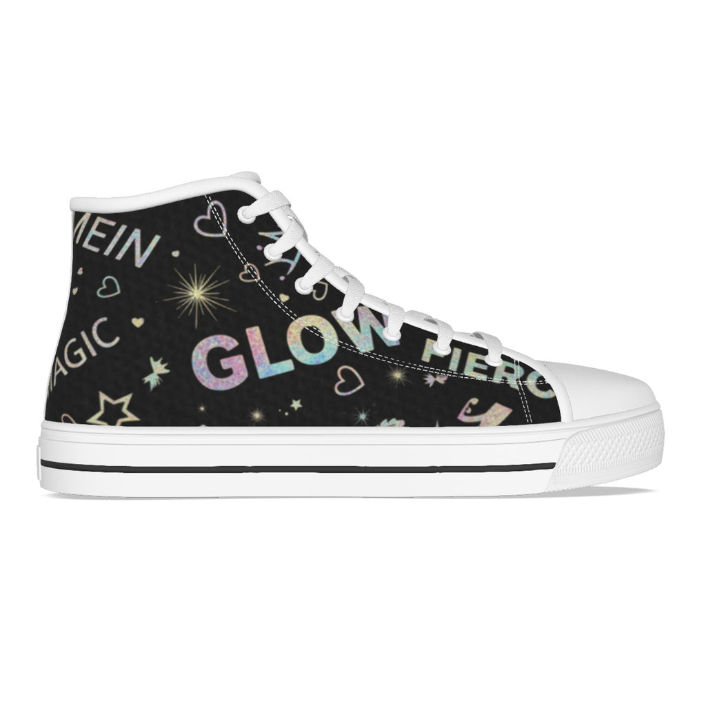 Scarpa da bambina alta in canvas nero con lacci bianchi e scritta multicolore “GLOW”.