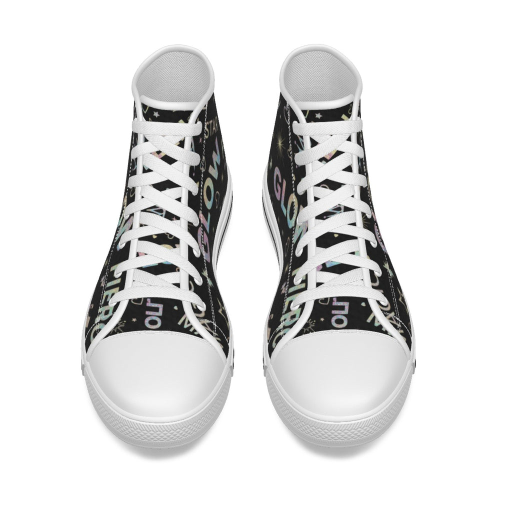 Scarpe da bambina in canvas nero, lacci bianchi, stampa multicolore e tiri alti.