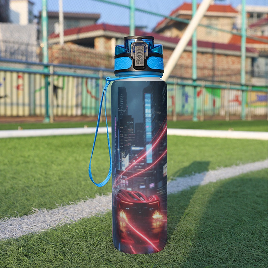 Borraccia sportiva da 32 oz con coperchio blu e tracolla; grafica rossa con dettagli blu