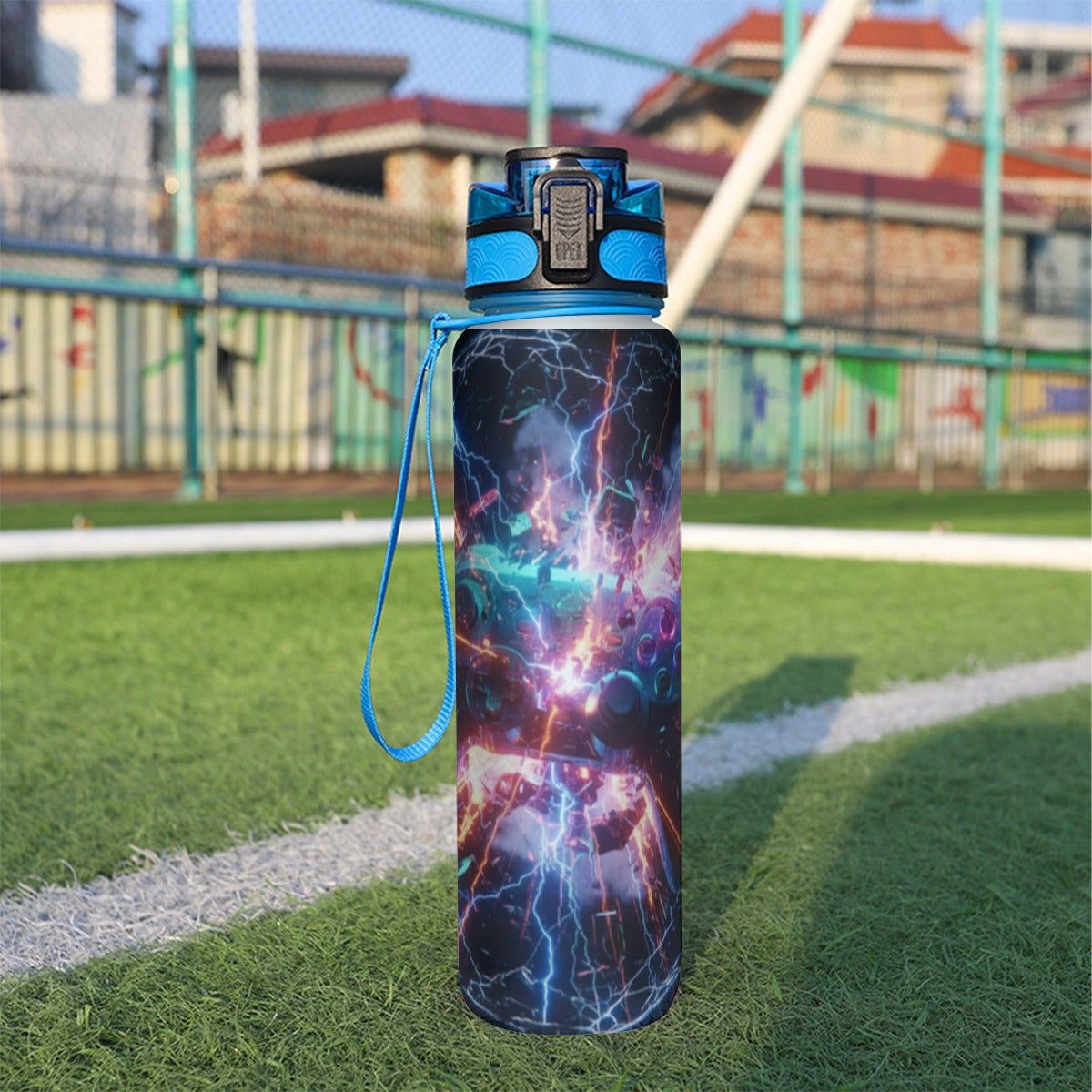 32 oz spor su şişesi: siyah gövde, mavi kapak ve kordon; renkli yıldız desen
