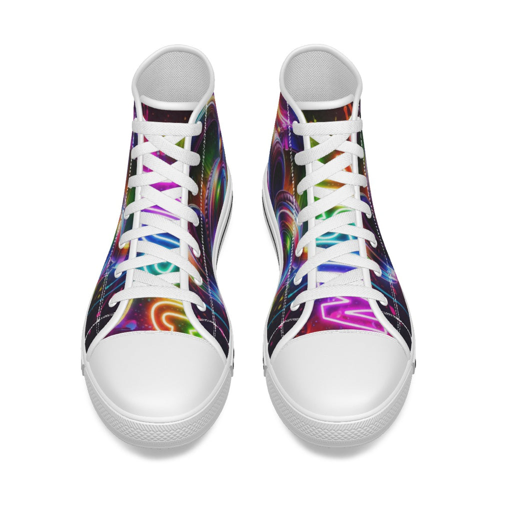 Scarpe canvas bambino scure con lacci bianchi e stampa multicolore sulla tomaia.
