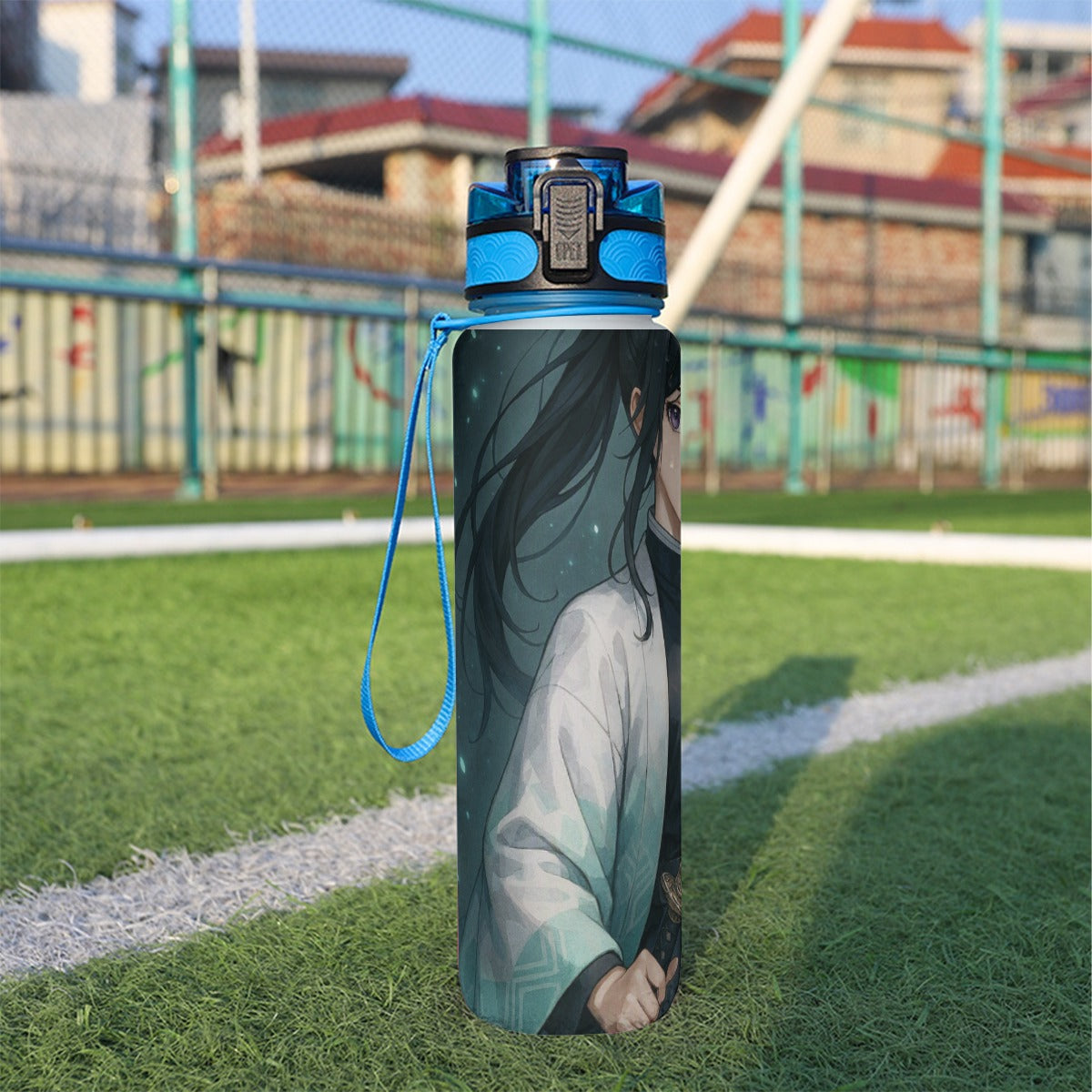 Borraccia sportiva 32 oz con tappo blu e tracolla, grafica laterale