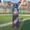 Bottiglia d’acqua sport 32 oz con motivo stellare, tappo e manico blu