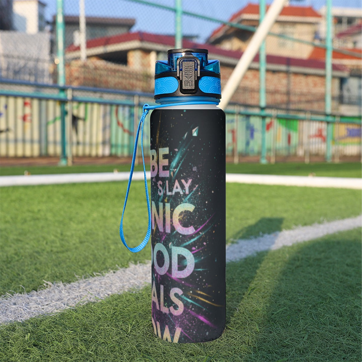 Borraccia sportiva da 32 oz nera con tappo blu e stampa 'BE SLAY NICE'