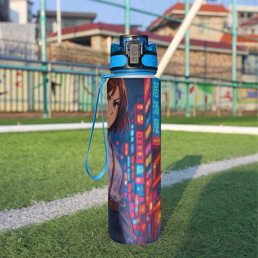32 oz spor su şişesi; mavi kapak ve boyun askılı, dikey dijital baskılı