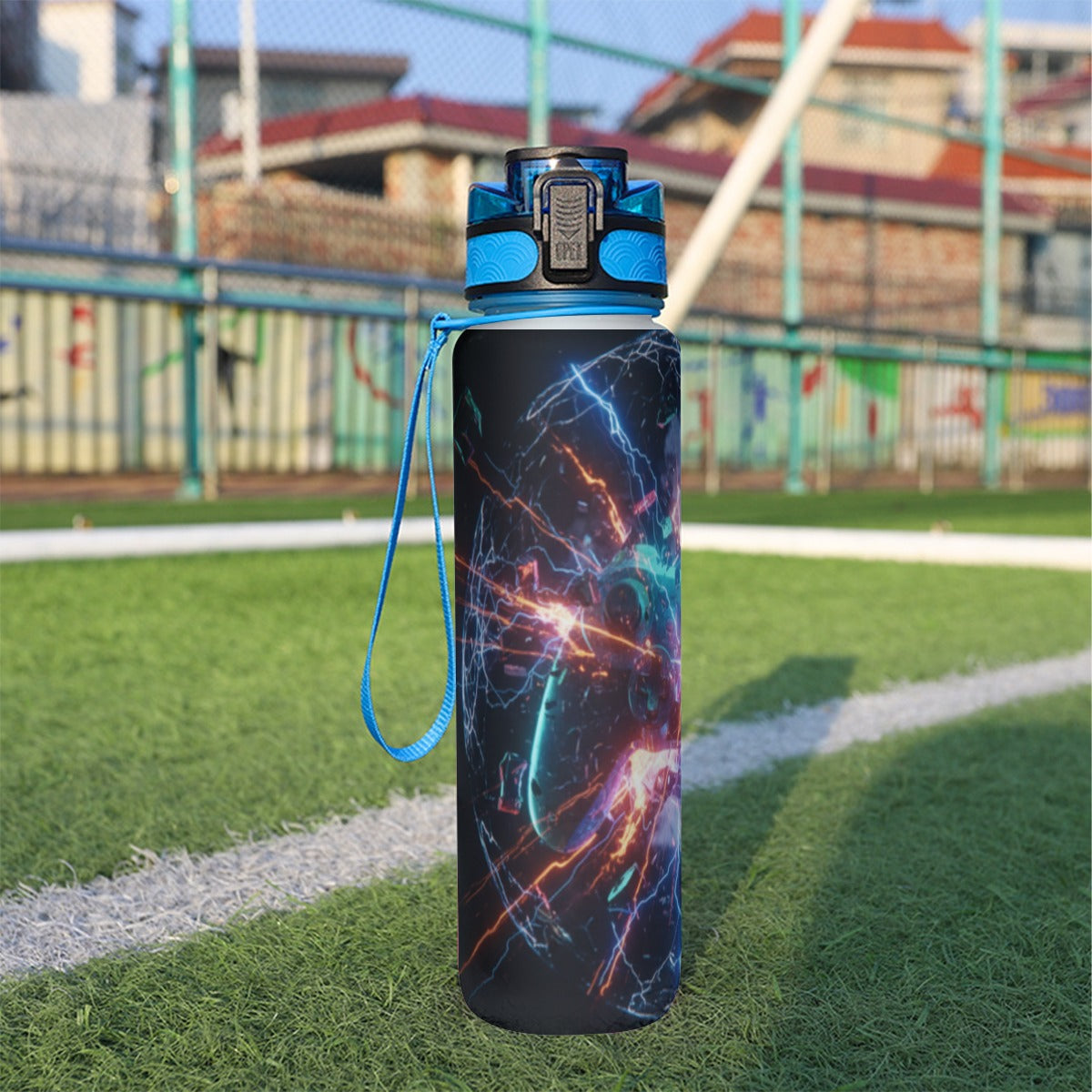 32 oz spor su şişesi: siyah gövde, renkli şimşekli yıldız desen; mavi kapak