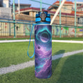 Borraccia sportiva 32 oz blu con tappo e stampa galassia, cinturino laterale