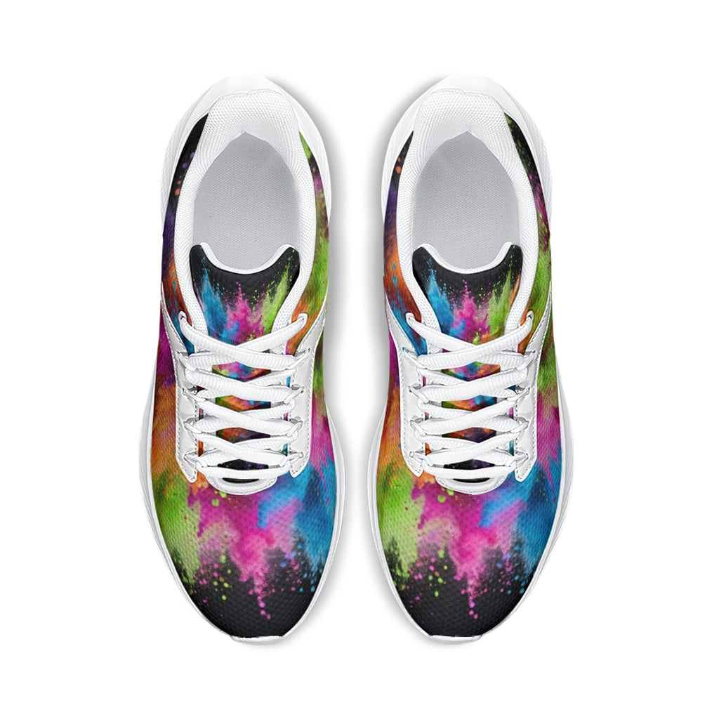 Scarpe da running uomo viste dall’alto con lacci bianchi e stampa multicolore