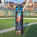 Borraccia sportiva 32 oz nera con coperchio blu e grafica teschio con fiamme