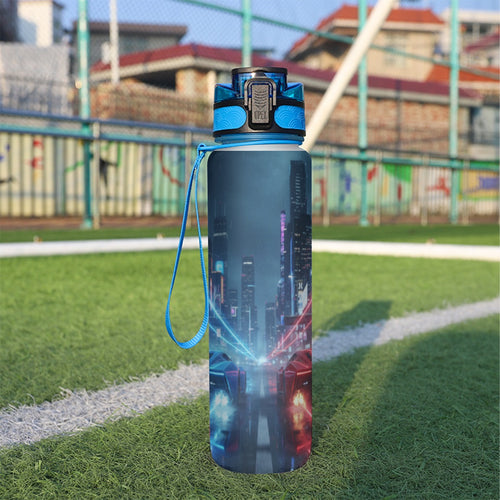 Borraccia sportiva da 32 oz con coperchio blu e fascia a tracolla; grafica blu/rossa