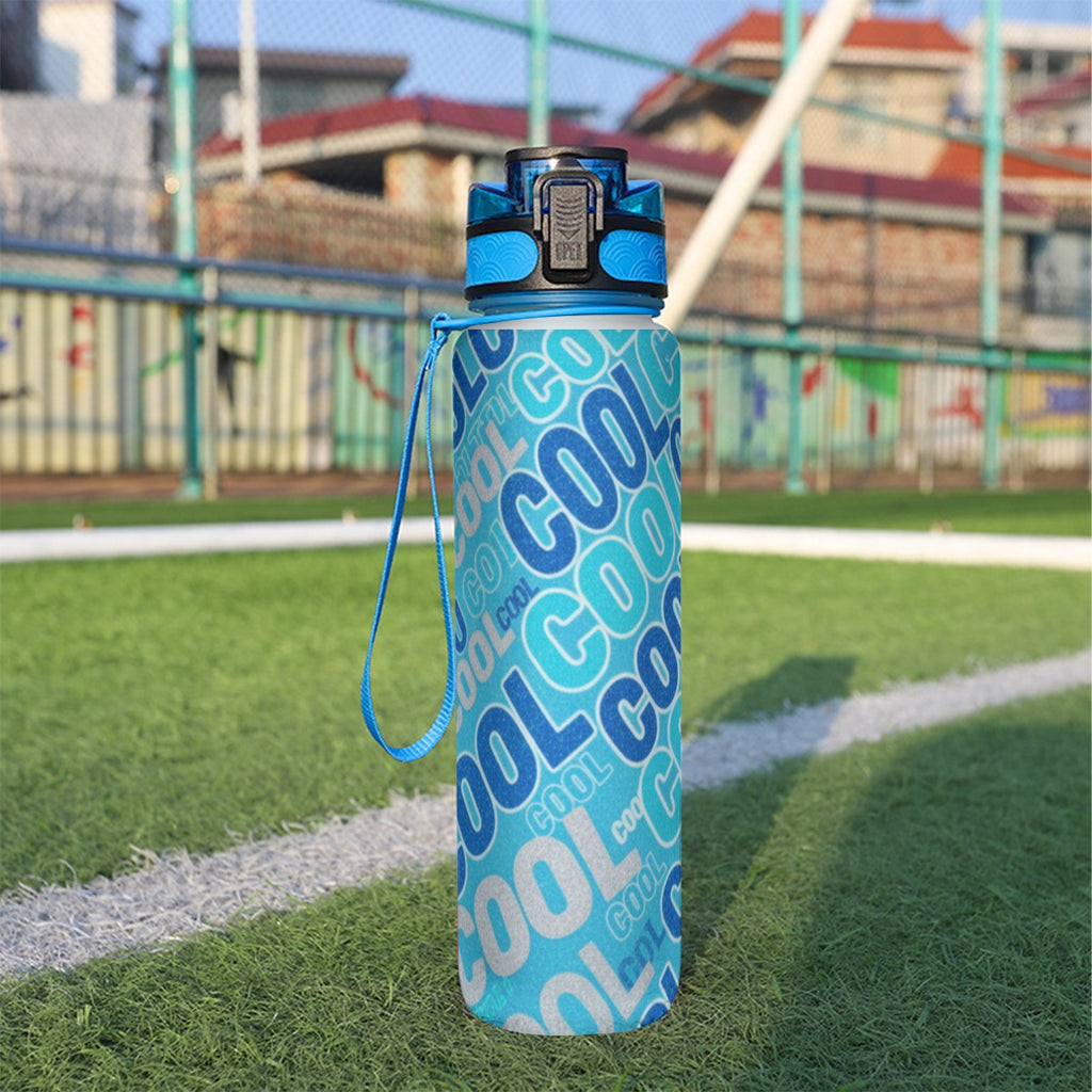 Borraccia sportiva 32 oz blu con coperchio nero e cinturino a mano