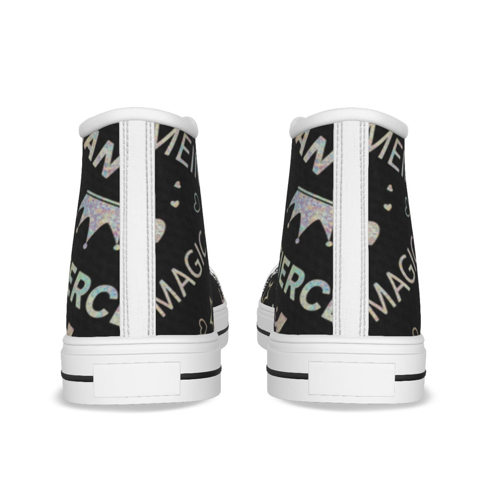 Scarpe da bambina alte in canvas nero con lacci bianchi, vista posteriore e suola bianca.