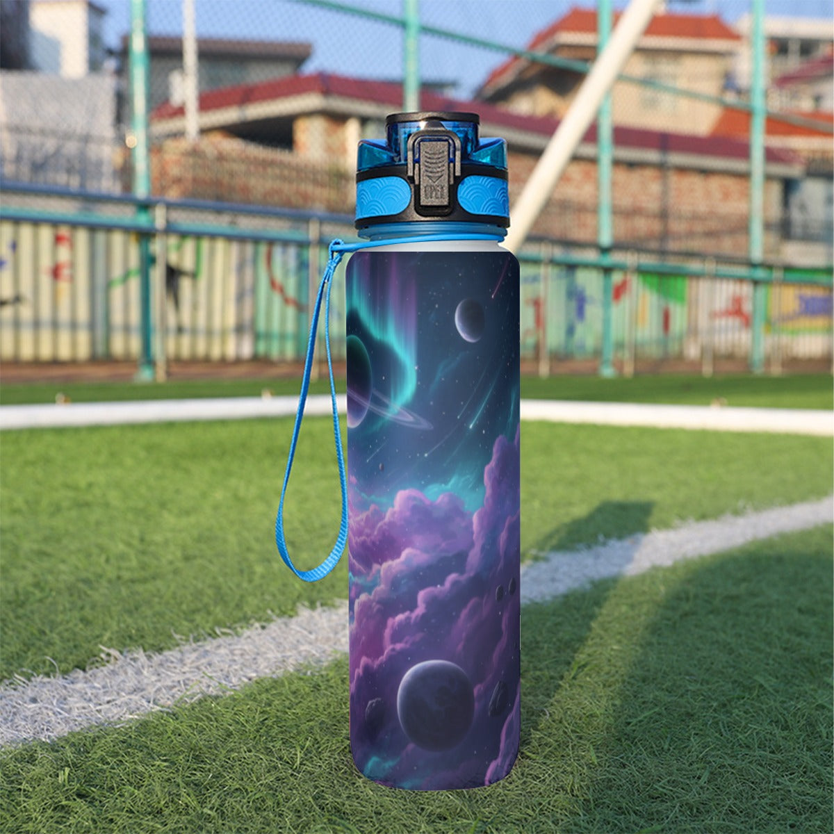 Borraccia sportiva 32 oz con tappo blu e stampa galassia viola, cinturino