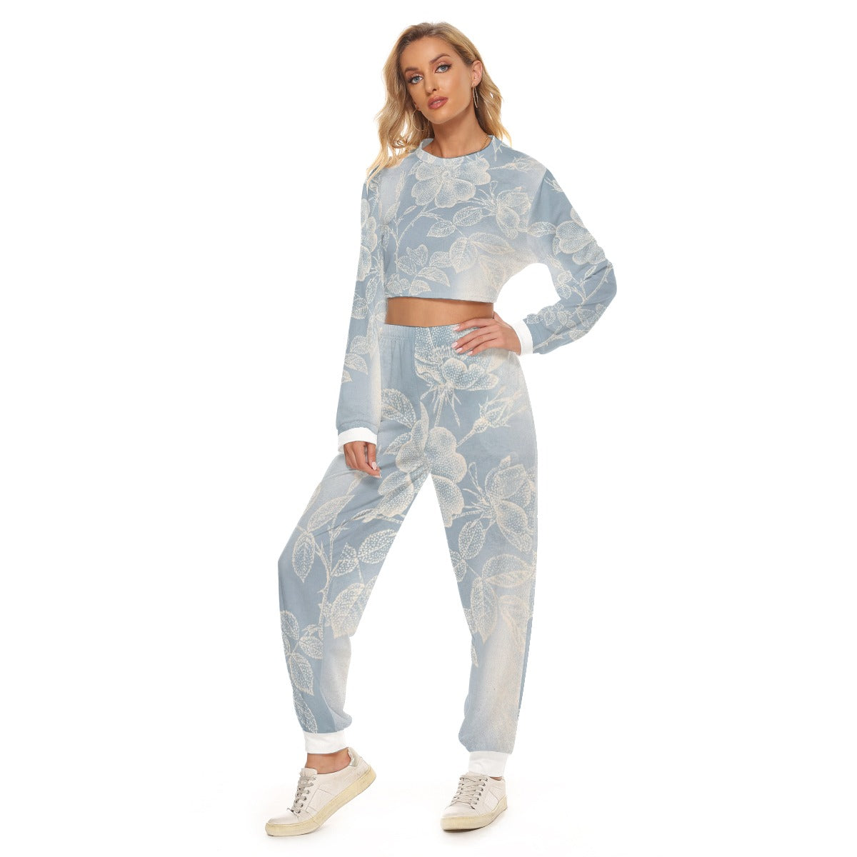 Tuta donna azzurro chiaro a fiori, felpa crop con pantaloni jogger e bordo vita