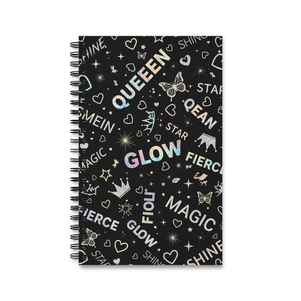 Quaderno con copertina nera, scritte QUEEN/GLOW e motivi di stelle, cuori e farfalle