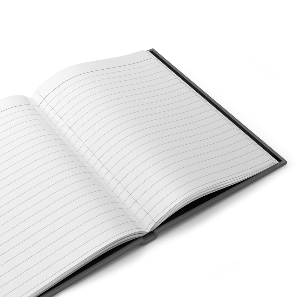 Quaderno rigido opaco aperto con pagine a righe e copertina scura.