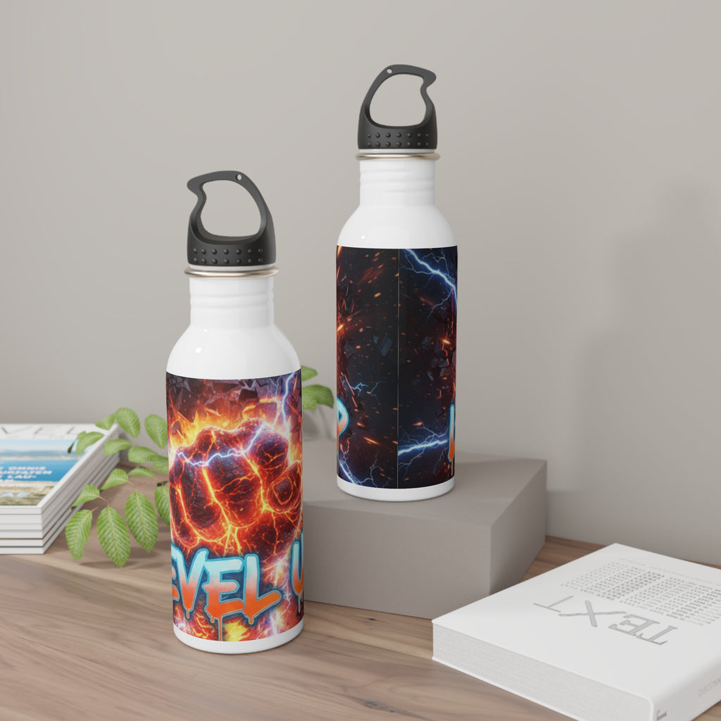 Due bottiglie d’acqua inox bianche con tappi neri e grafiche fiamme