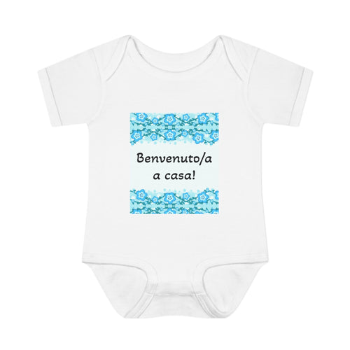 Body per neonato SamyeLuna bianco con scritta Benvenuto/a a casa! su riquadro azzurro